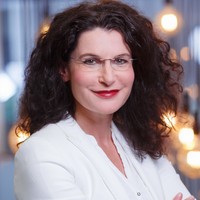 Tina Müller, Douglas